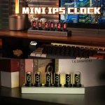 Horloge miniature IPS avec affichage numérique, décoration de bureau ou étagère, design moderne et original pour amateurs de science et technologie.