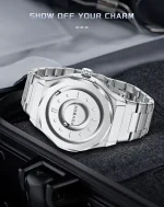 Montre en acier inoxydable avec cadran minimaliste et bracelet métallique, élégante et moderne, idéale pour un style sophistiqué.