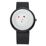 Montre scientifique moderne avec cadran minimaliste, affichant des indicateurs colorés pour une lecture précise, idéale pour les amateurs de science et de design innovant.
