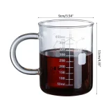 Tasse en verre graduée pour expériences scientifiques, idéale pour mesurer des liquides avec précision, capacité de 450 ml, design transparent et pratique.