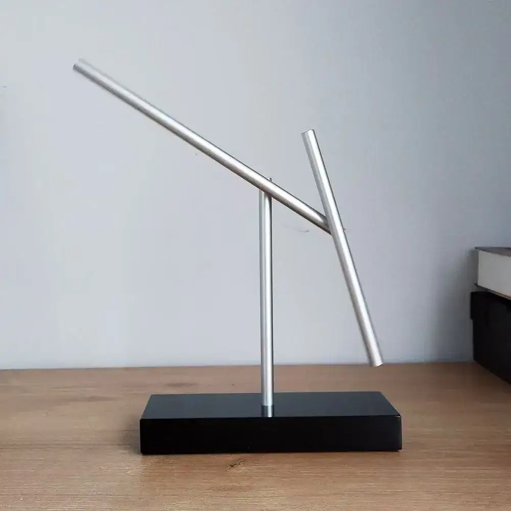 pendule-chaotique-de-newton-1 Pupitre d'astronomie en aluminium, idéal pour l'observation du ciel ou comme décoration scientifique moderne. Facile à manipuler, il combine design épuré et fonctionnalité pour passionnés ou décorateu.