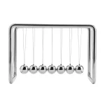 Pendentif Newton en acier inoxydable, modèle de pendule newton avec billes métalliques suspendues, illustrant la conservation de l'énergie et la physique.