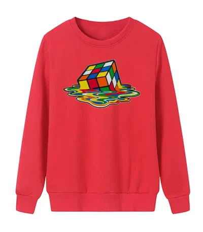 Sweat rouge avec un puzzle Rubik's en train de tomber dans l'eau, illustrant un motif coloré et ludique. Parfait pour les amateurs de science et de décoration originale.