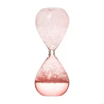Sablier en verre rose transparent avec sable fin, idéal pour la décoration scientifique ou comme objet de collection.