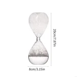 Sablier en verre avec sable blanc, décoration scientifique élégante et moderne.