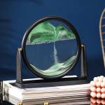 Vortex de liquide coloré en mouvement dans un cadre circulaire, créant un effet visuel hypnotique et dynamique. Parfait pour la décoration scientifique ou un objet de collection original.