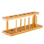 Support en bois avec tubes pour expériences scientifiques, idéal pour l'enseignement et la recherche en laboratoire.