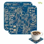 Puce électronique bleue avec circuits complexes, idéale pour décoration ou projets éducatifs.