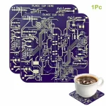 Puce de circuit imprimé violette avec motifs électroniques, idéale pour décoration de science et technologie.