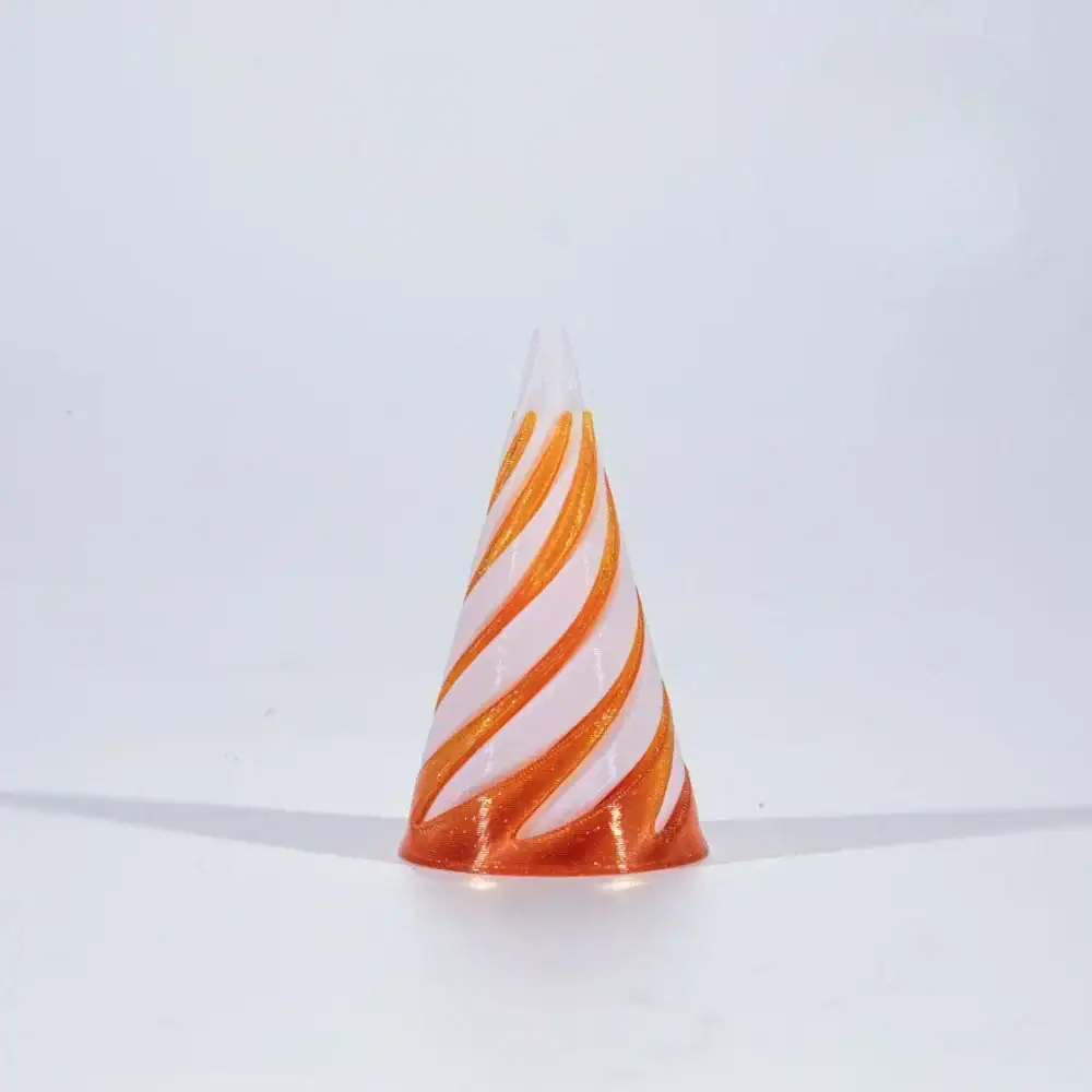 spiral-cone-fidget-3d-1 Bouchon de laboratoire en plastique avec rayures orange et blanches, utilisé pour la sécurité et la fermeture des contenants en laboratoire.
