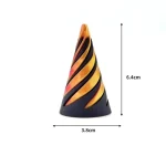 Pyramide en verre colorée avec spirales noires, décoration scientifique.