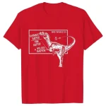 T-shirt rouge avec illustration d’un dinosaure et notes de physique, parfait pour les amateurs de science et de dinosaures.
