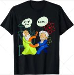 Pendentif scientifique illustré avec deux personnages caricaturaux échangeant un symbole mathématique, entourés de formules et d'icônes atomiques, représentant la science et la recherche.