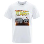 T-shirt "Back to the Past" avec personnages de style pixel art.