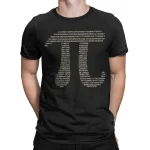 T-shirt noir avec un code QR scientifique composé de chiffres et de données numériques, illustrant la fusion entre la mode et la science.