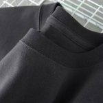 Pulls à col rond noirs en coton, parfaits pour un look casual ou scientifique. Confortables et élégants, idéaux pour la décoration de style scientifique ou pour une tenue décontractée.