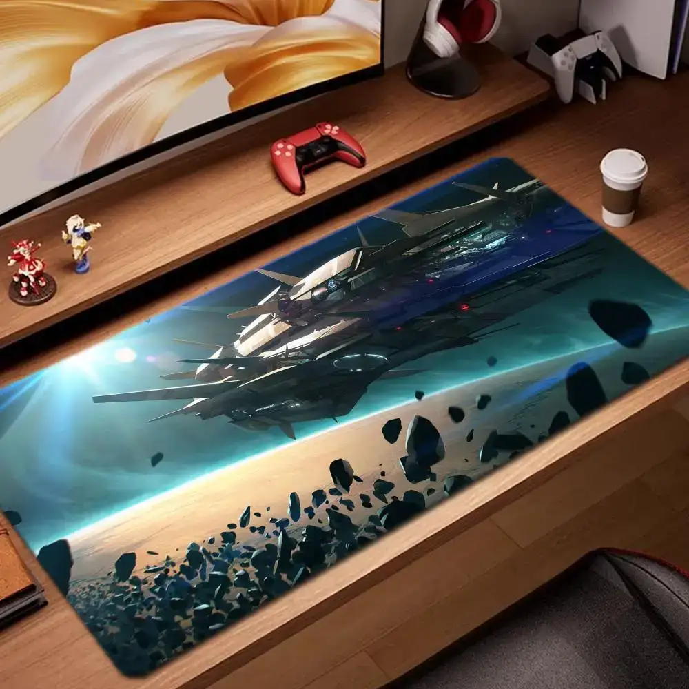 tapis-de-souris-gamer-espace-1 Tapis de bureau avec design de vaisseau spatial futuriste et espace cosmique, idéal pour les amateurs de science-fiction et de décoration moderne.