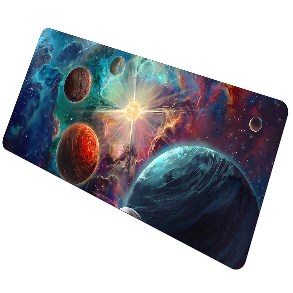 tapis-de-souris-naissance-du-systeme-solaire-1 Panneau décoratif avec scène de l'espace et planètes.