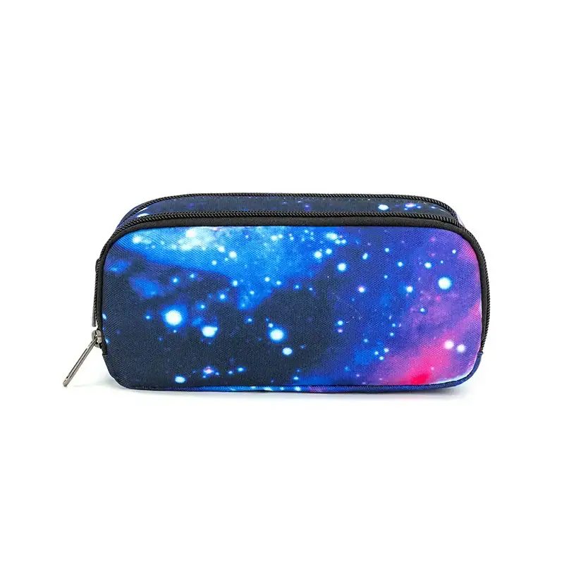 trousse-galaxy-ecarlate-1 Pochette d'astronomie avec motif galaxie, idéale pour accessoires ou rangement, design coloré et inspirant, parfait pour les amateurs d'espace et de science.