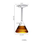 Pipette de laboratoire en verre avec liquide ambré, capacité de 300 ml, idéale pour les expériences scientifiques et la manipulation précise de liquides.