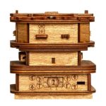 Horloge en bois vintage avec mécanisme visible, décoration de style scientifique et rétro, idéale pour les amateurs de design industriel et d'objets décoratifs originaux.