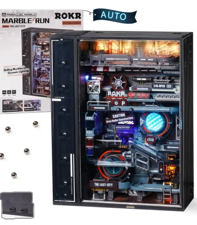 Vitrine de décoration scientifique avec éclairage dynamique, contenant un modèle de machine ou de circuit électronique, parfait pour une décoration moderne et technologique.