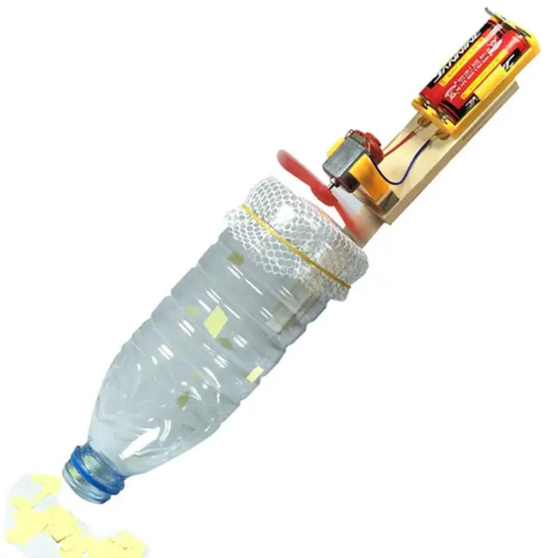 jeu-de-science-physique-aspirateur-diy-1 Modèle de bouteille en plastique transformée en expérience scientifique avec moteur électrique et circuit pour démonstration éducative.