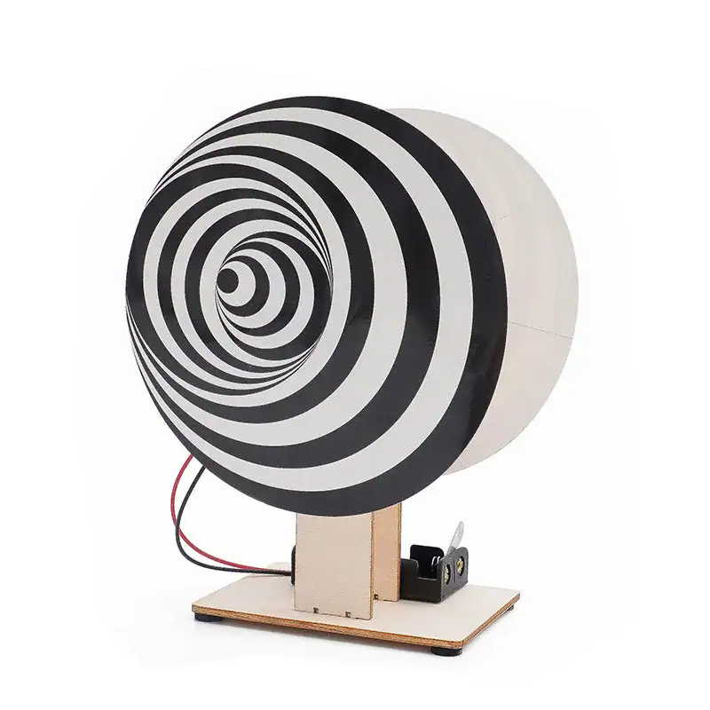 jeu-illusion-doptique-diy-1 Illusion optique en spirale noire et blanche, créée pour un effet visuel hypnotique, idéale pour la décoration scientifique ou éducative.