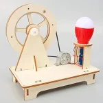 Périphrase de moteur à vapeur en bois avec roue, bobine et générateur électrique miniature, parfait pour décoration scientifique ou éducative.