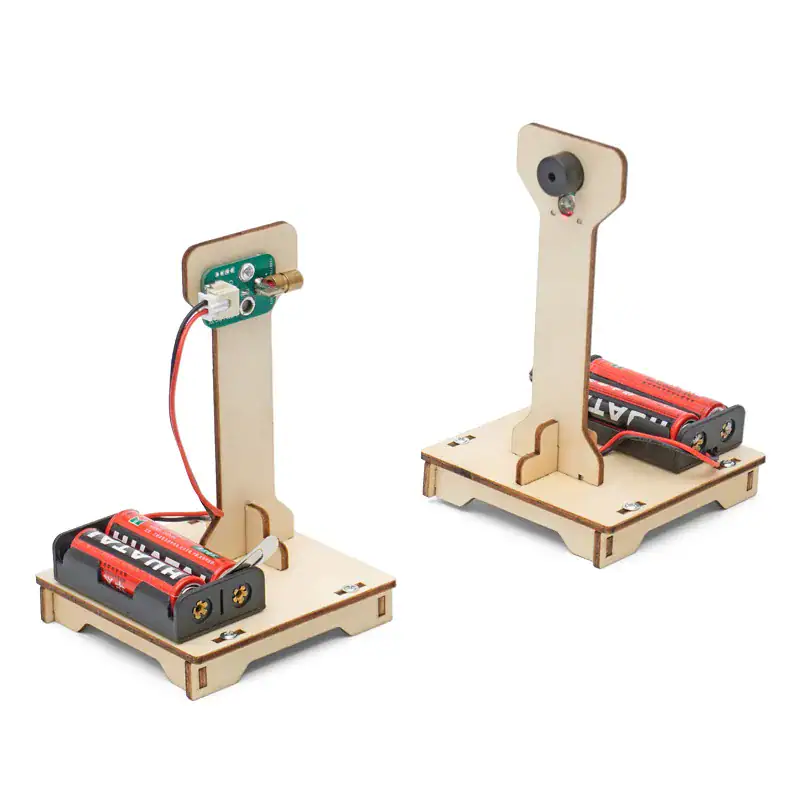 kit-stem-alarme-laser-diy-1 Pupitre scientifique en bois avec moteur électrique et batterie, idéal pour expériences éducatives et projets STEM pour enfants et étudiants.