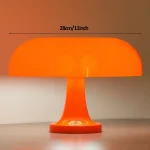 Lampe de table design orange, 28 cm, idéale pour la décoration intérieure et l'éclairage d'ambiance.