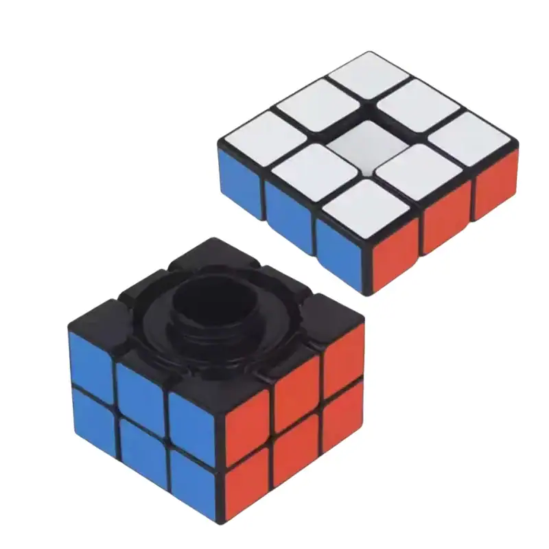 rubiks-cube-coffre-fort-1 Cube Rubik's classique avec faces colorées en blanc, rouge et bleu, utilisé pour les jeux de réflexion et de logique.