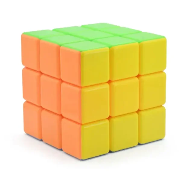 Cube de Rubik avec des couleurs vives, parfait pour la décoration de bureau ou d'espace scientifique.