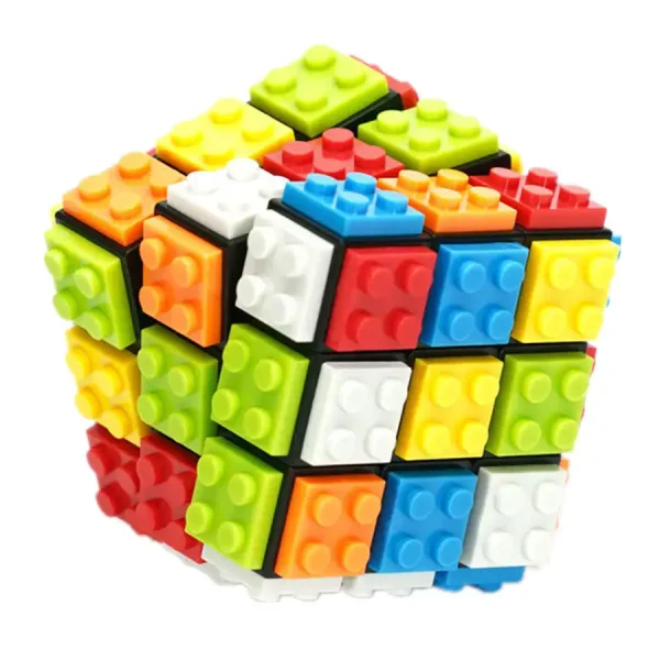 Puzzle en Lego coloré, cube 3D avec pièces interchangeables pour stimuler la créativité.