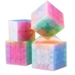 Un cube de puzzle en silicone multicolore, idéal pour la relaxation, la stimulation mentale et comme objet de décoration scientifique.