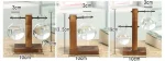 Deux flacons de laboratoire en verre suspendus sur un support en bois, utilisés pour des expériences scientifiques ou comme décoration.
