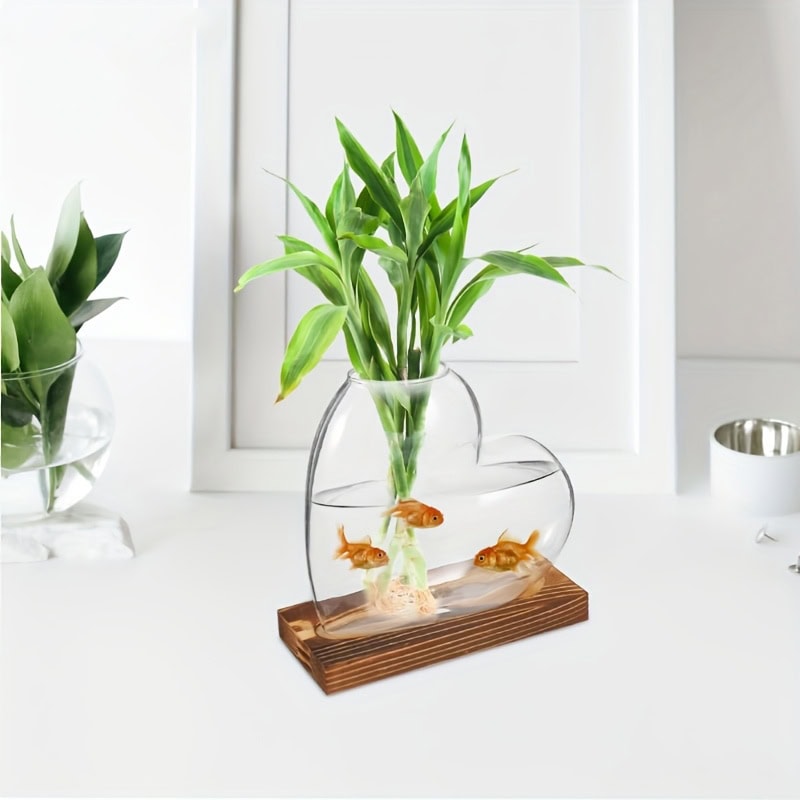 pot-de-fleurs-hydroponique-design-amour-verre-borosilicate-1 Plante aquatique dans vase en verre avec poissons rouges, décoration scientifique pour intérieur, design moderne et élégant.