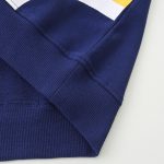 T-shirt scientifique en coton bleu marine avec logo de laboratoire, parfait pour les amateurs de science et de mode.