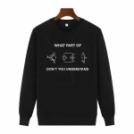 Pull noir avec diagrammes électriques et texte amusant.