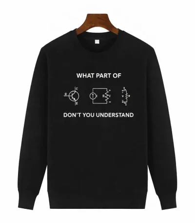 Pull noir avec diagrammes électriques et texte amusant.