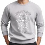 Sweatshirt gris avec motif atomique et texte "Never Trust An Atom They Make Up Everything" pour les amateurs de science et de décoration geek.