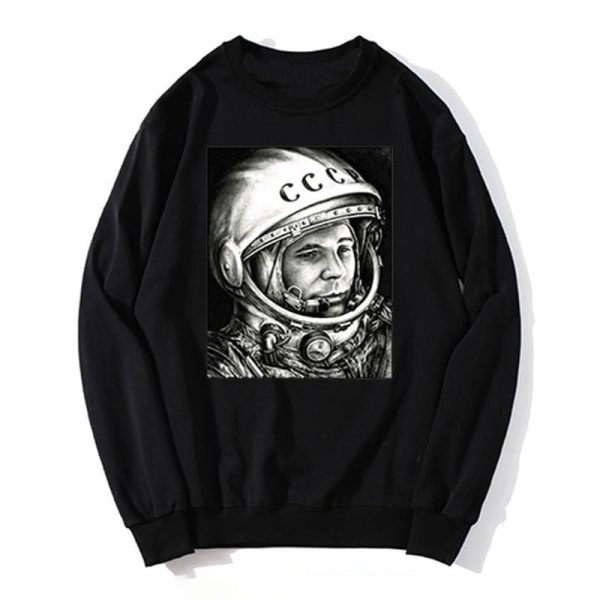 Vêtement noir avec image en noir et blanc de Yuri Gagarin, premier homme dans l'espace, portant une combinaison spatiale et un casque.