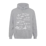 Sweat à capuche gris avec illustrations d'équations mathématiques complexes imprimées en blanc, parfait pour les amateurs de sciences et de mathématiques.