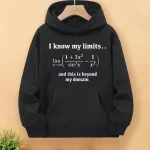 Vêtement à capuche avec formule mathématique et citation inspirante sur les limites.