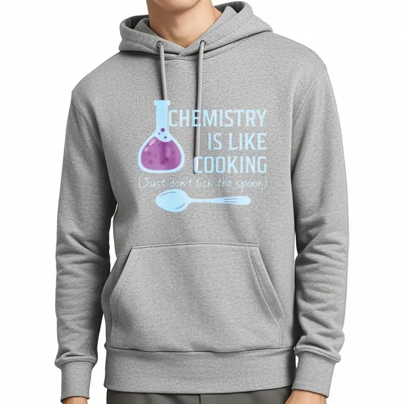 sweat-scientifique-chemistry-is-like-cooking-1 Sweat à capuche gris avec slogan scientifique "Chemistry is like cooking" illustré d'une fiole et d'une cuillère, parfait pour les amateurs de science et de mode décontractée.