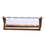 Balancier de laboratoire avec cinq ballons en verre suspendus, idéal pour expériences éducatives ou décorations scientifiques.